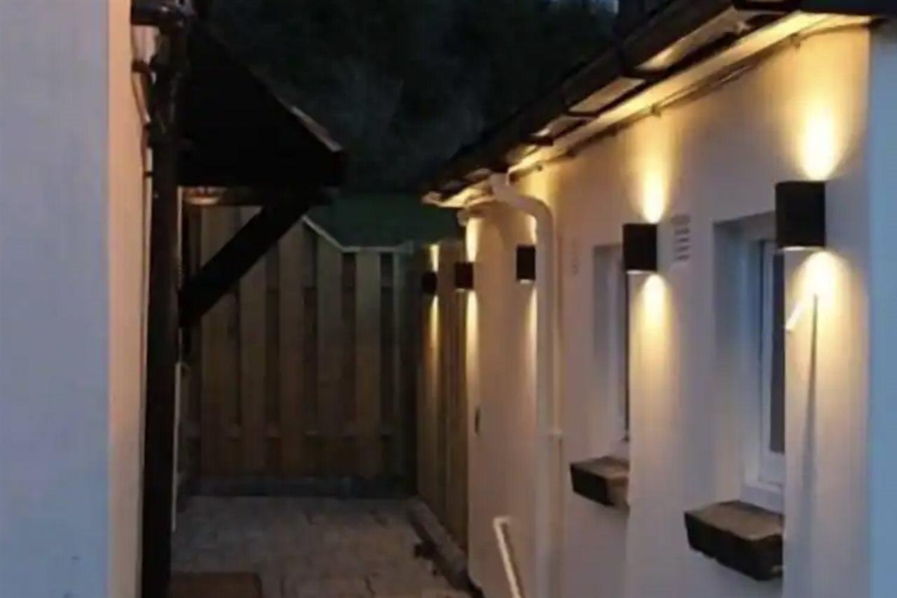We Three Loggerheads Hotel Gwernymynydd Eksteriør billede