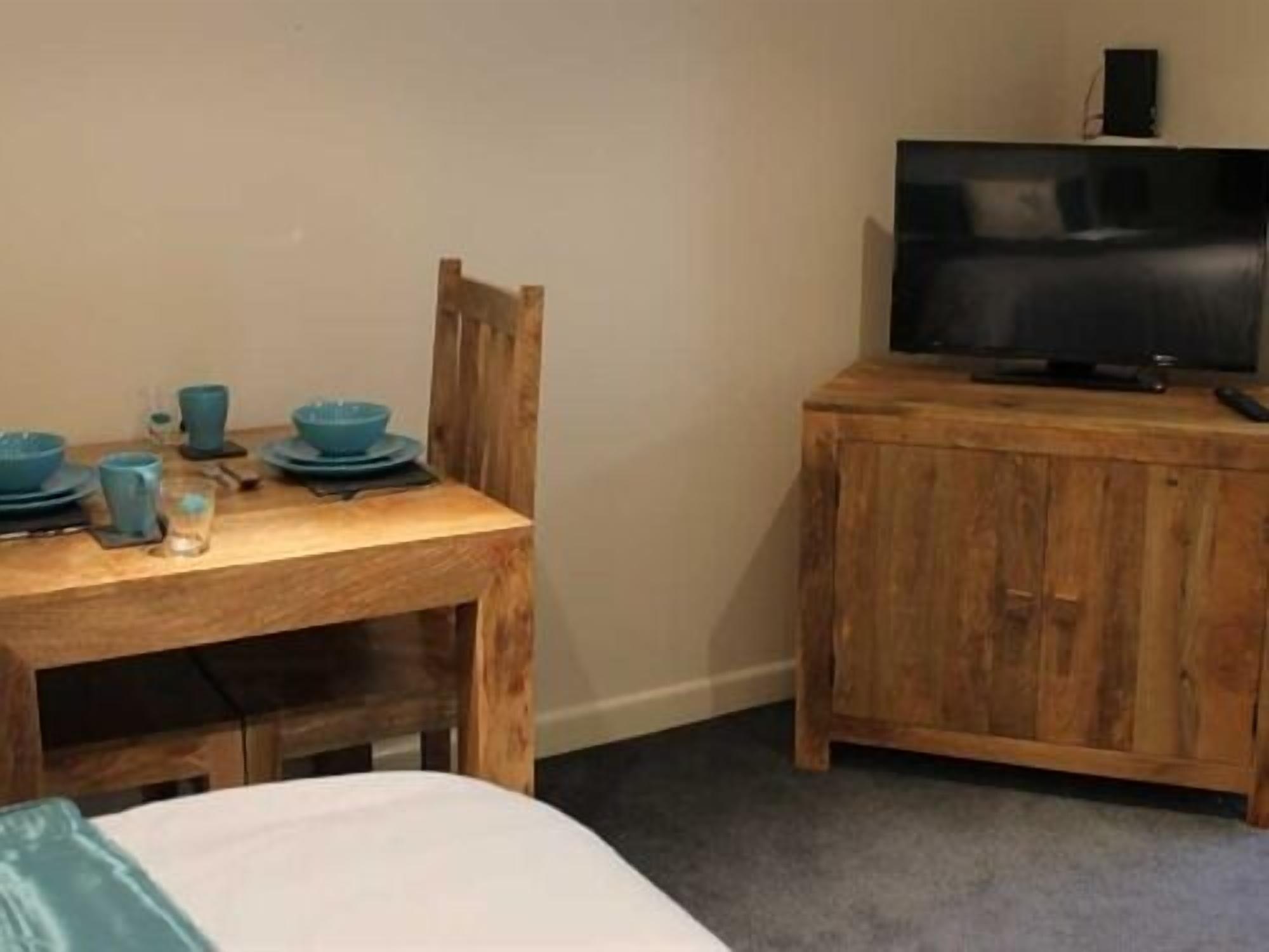 We Three Loggerheads Hotel Gwernymynydd Eksteriør billede