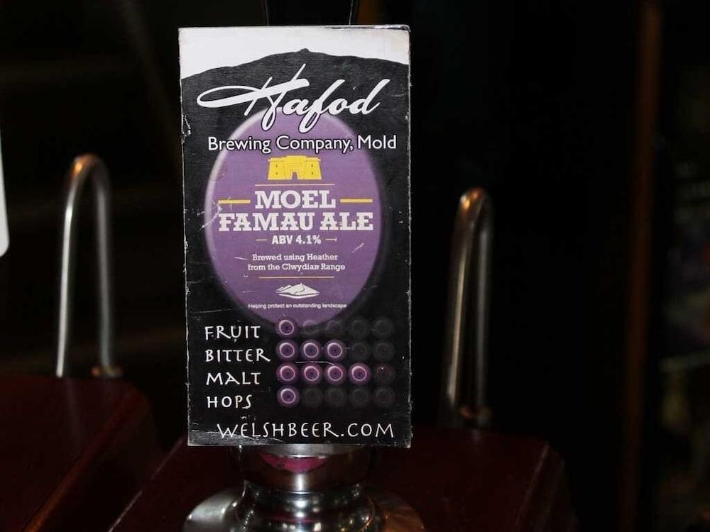 We Three Loggerheads Hotel Gwernymynydd Eksteriør billede